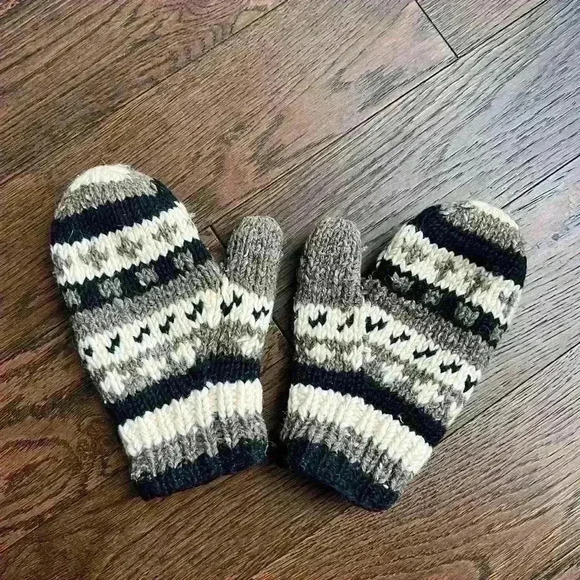 Winter Unisex Grey Graphic Pattern Grey White Wool Mittens - Picture 2 of 10